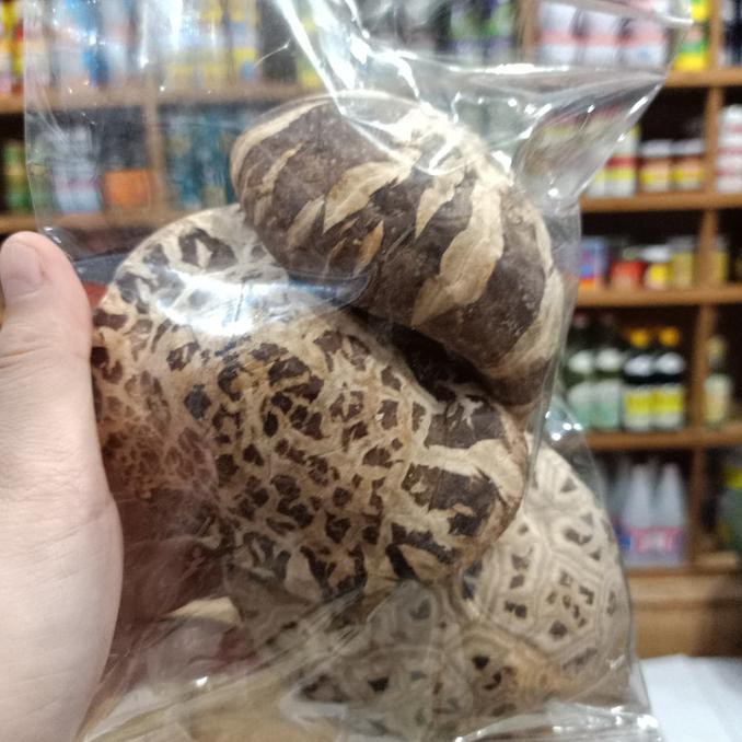 

Promo Awal tahun Jamur shitake / shiitake mushroom / Hioko / jamur hioko JUMBO 100gr Cuci Gudang