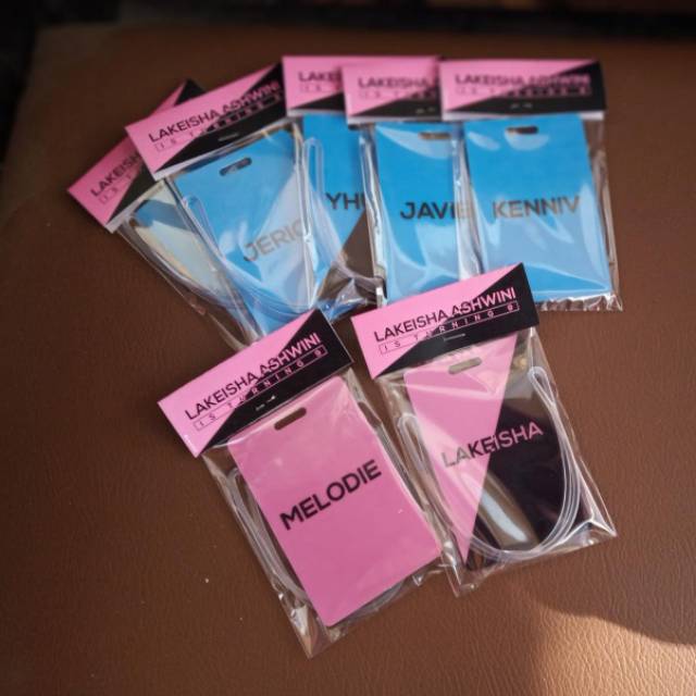 

Label lipat + plastik packing satuan untuk bag tag / gantungan kunci