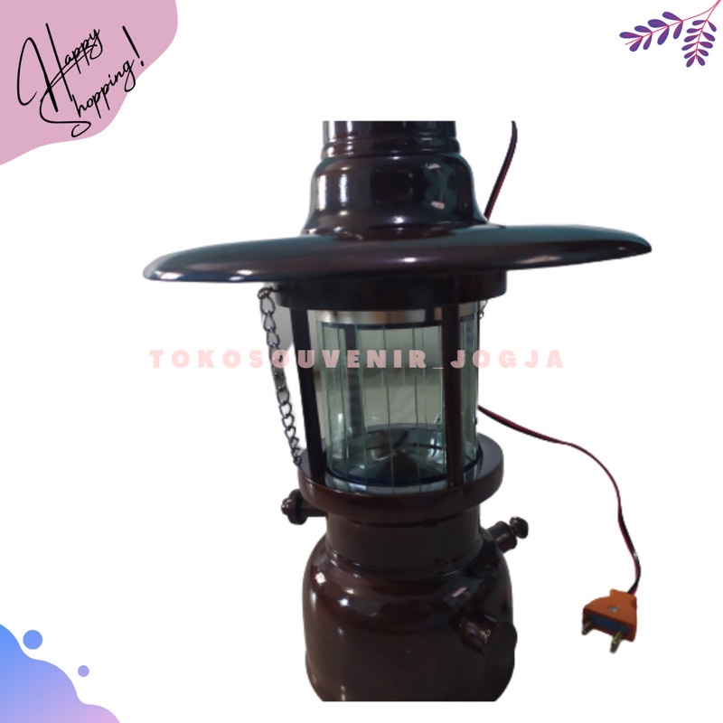 Kap Lampu Petromak dari Kayu Jati