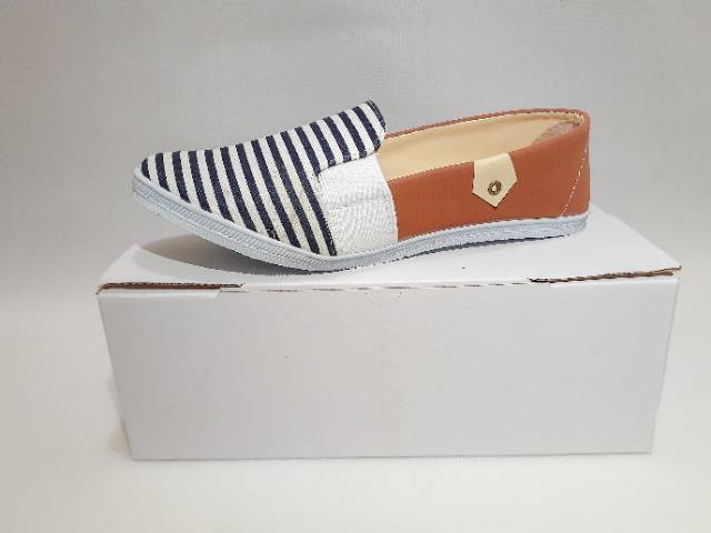 Promo Flatshoes Wakai Monokrom