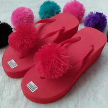 Sandal Wedges Spon dengan POMPOM / BULU / UBUR UBUR