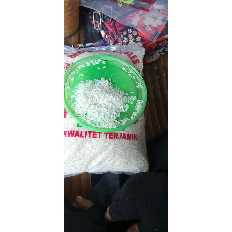 

Beras super "Pandan Wangi" harga grosir 3kg Rp.28.500