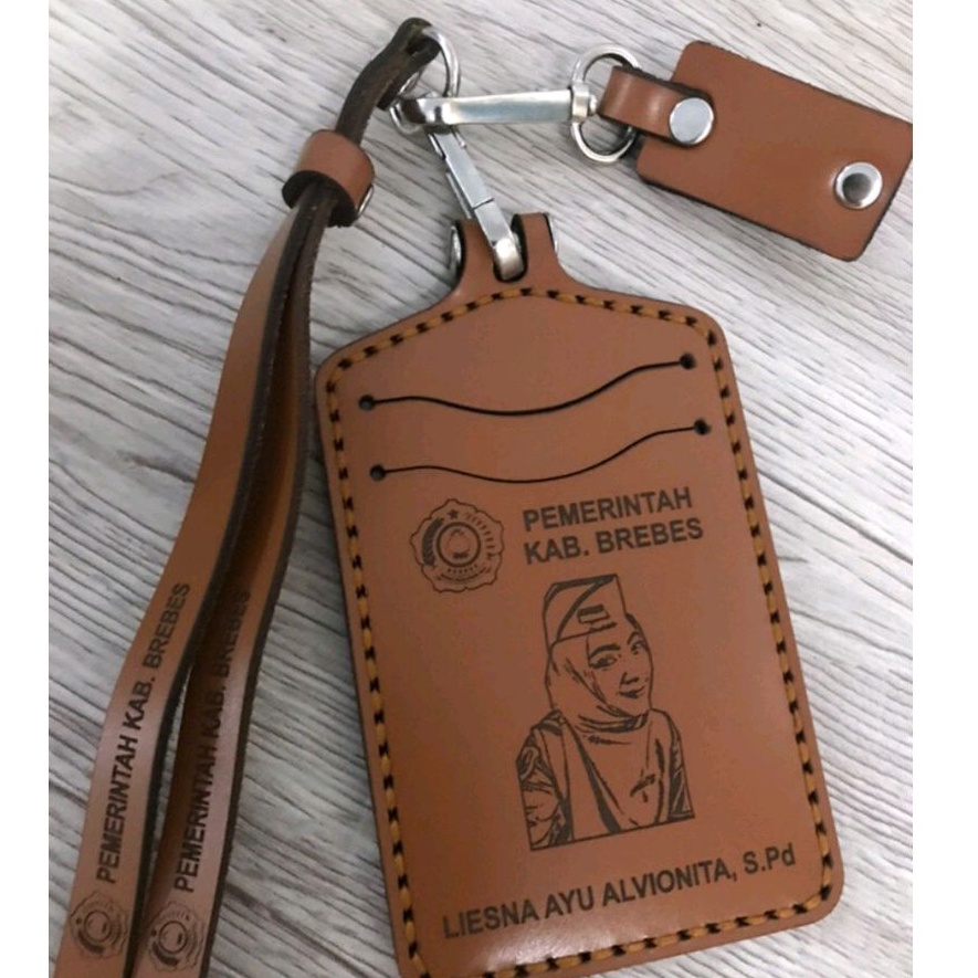 

ID CARD HOLDER KULIT ASLI CUSTOM LOGO PERUSAHAAN DAN INSTANSI - Name Tag Id Card Kulit Asli Custom