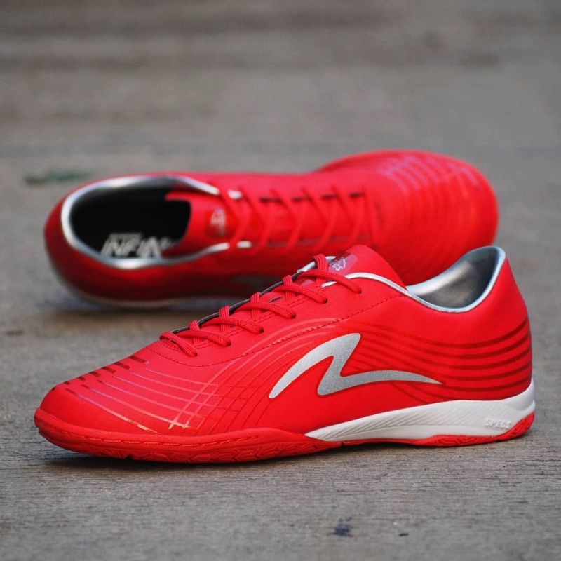 SPECS ACCELERATOR INFINITY IN RED SILVER