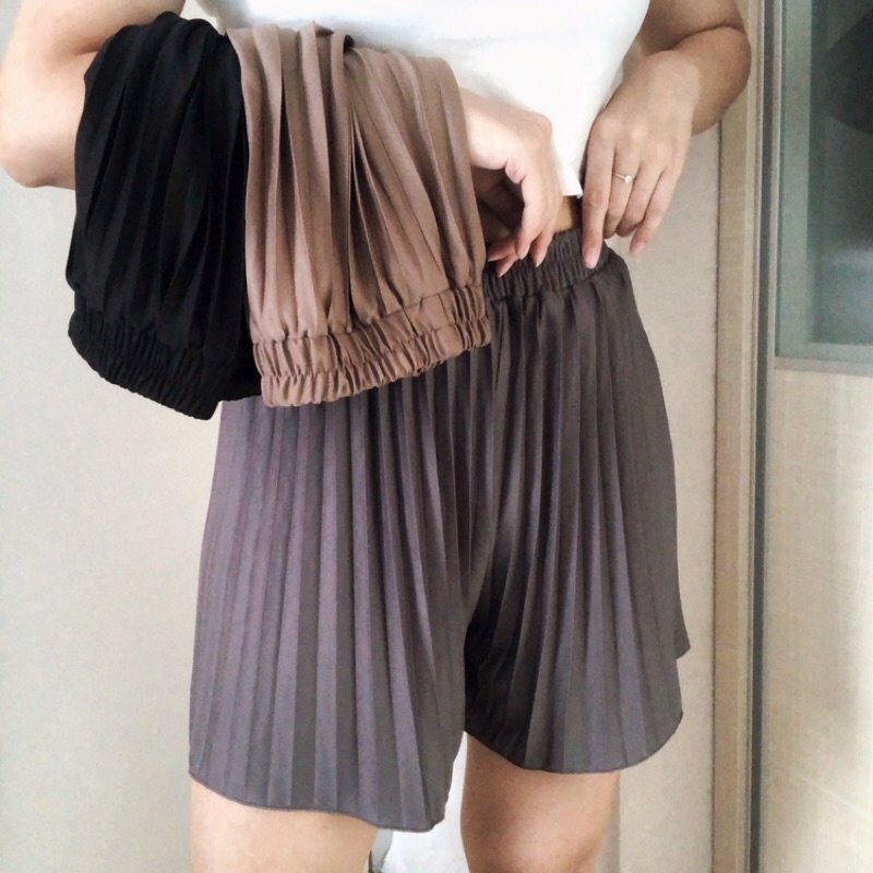 Ashe Pleated Short Pants - Haute Clothe