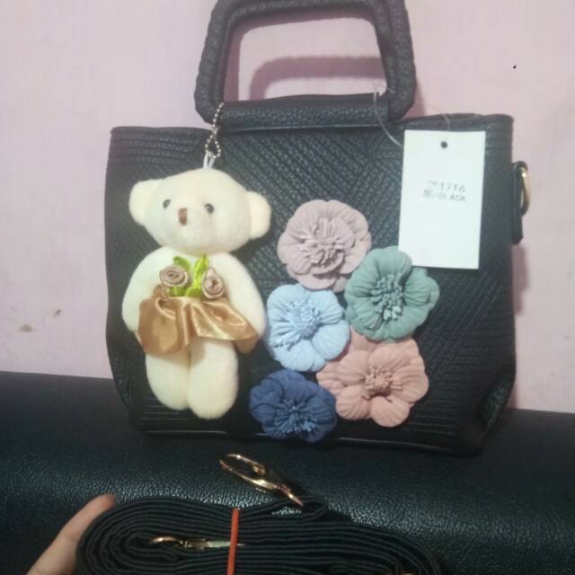 Tas wanita motif bunga timbul hitam