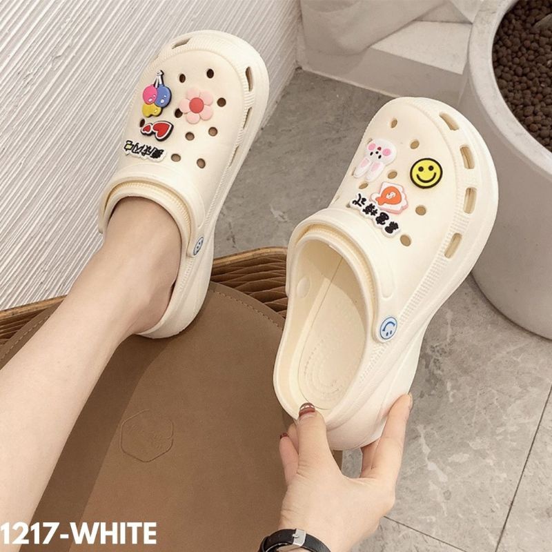 Jibbitz Crocs Charm Pin Sandal Lucu Karakter Imut