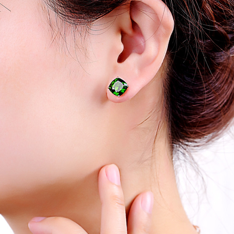 Anting Tusuk Bentuk Kotak Simple Cantik Dengan Emerald Untuk Wanita