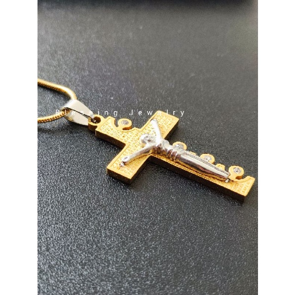 Kalung Salib Yesus Permata Warna Emas