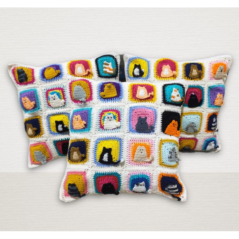 Sarung Bantal Rajut Motif Kucing