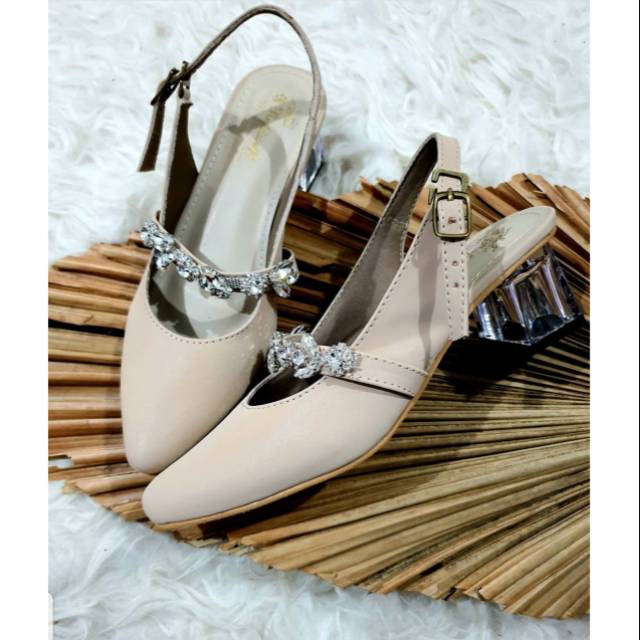 Sandal kiara cream sandal wanita kaca