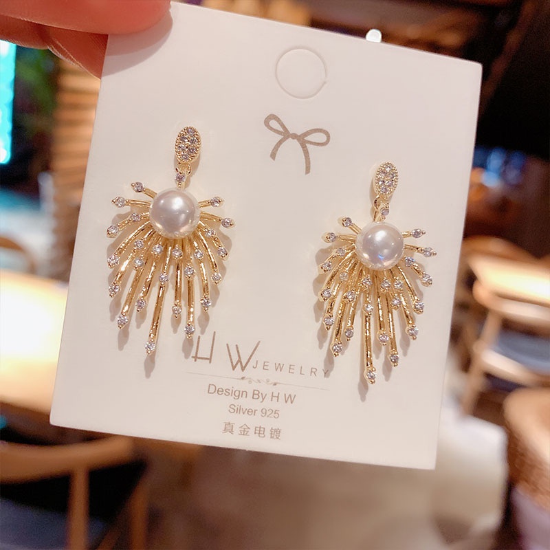 Kembang api anting-anting Mutiara Golden Pearl retro geometris liontin perempuan all-match lembut el