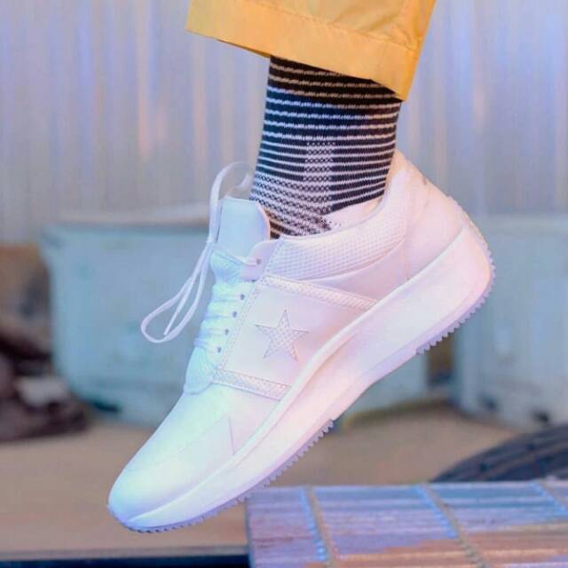 converse run star translucent