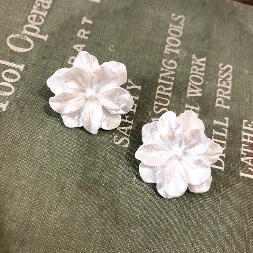 Anting Wanita Korea Bunga-bunga/ Korean Flowers Shape Earrings-Bunga Putih Elegan