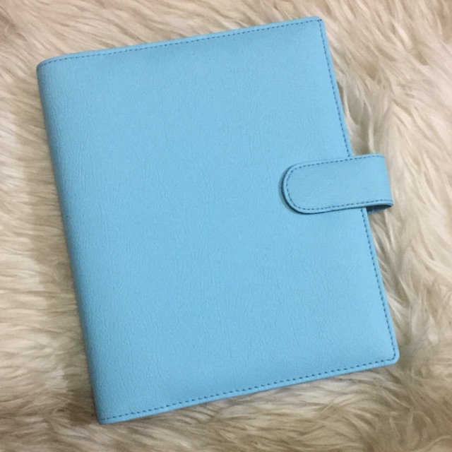 

Binder Kulit Polos Biru Muda A5/20 Ring