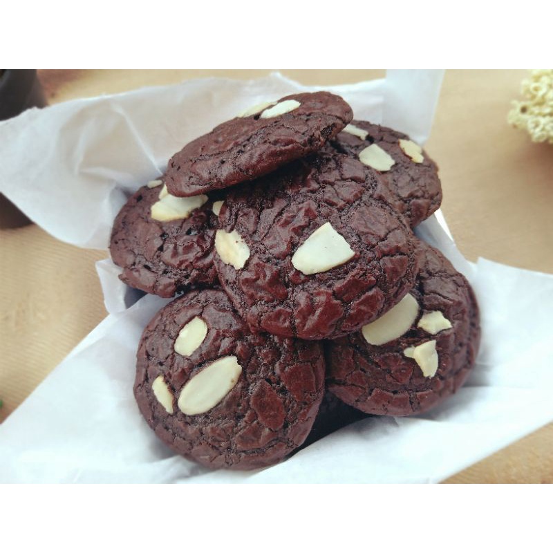 

SOFT BAKED COOKIES BROWNIES PREMIUM KEMASAN TOPLES JAR | OLEH-OLEH | PREMIUM BROWNIS COOKIES | DARK CHOCHOLATE BROWNIES COOKIES | HAMPERS LEBARAN
