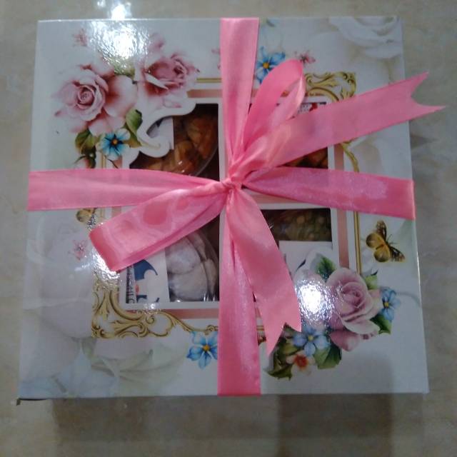 

Hampers Lebaran - Hampers Kue Kering Isi 4