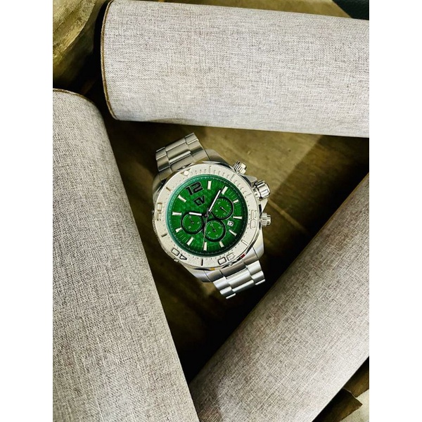 jam christ verra cowok