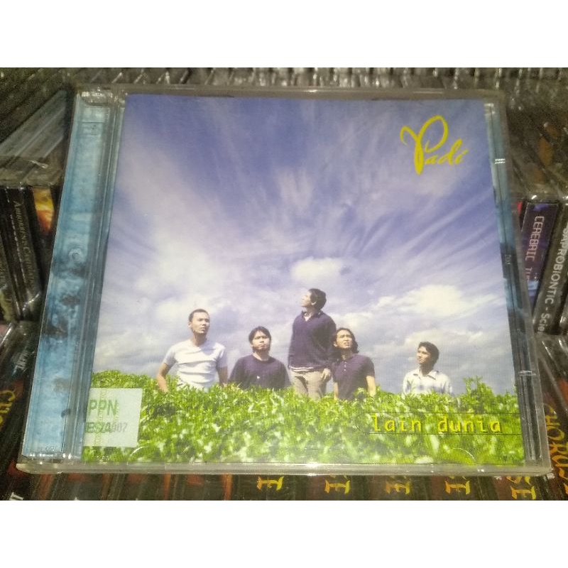 CD PADI - LAIN DUNIA