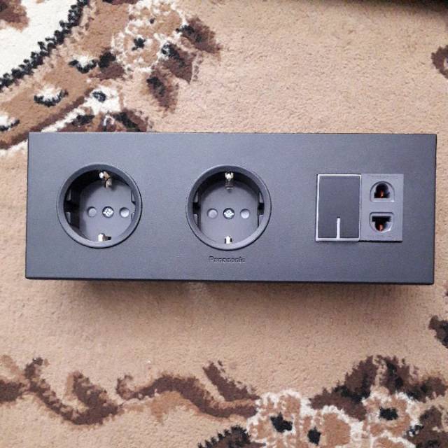 Panasonic Black kombinasi Stop Kontak 2 gg plus saklar 1 gg neon dan 1 stop kontak univ