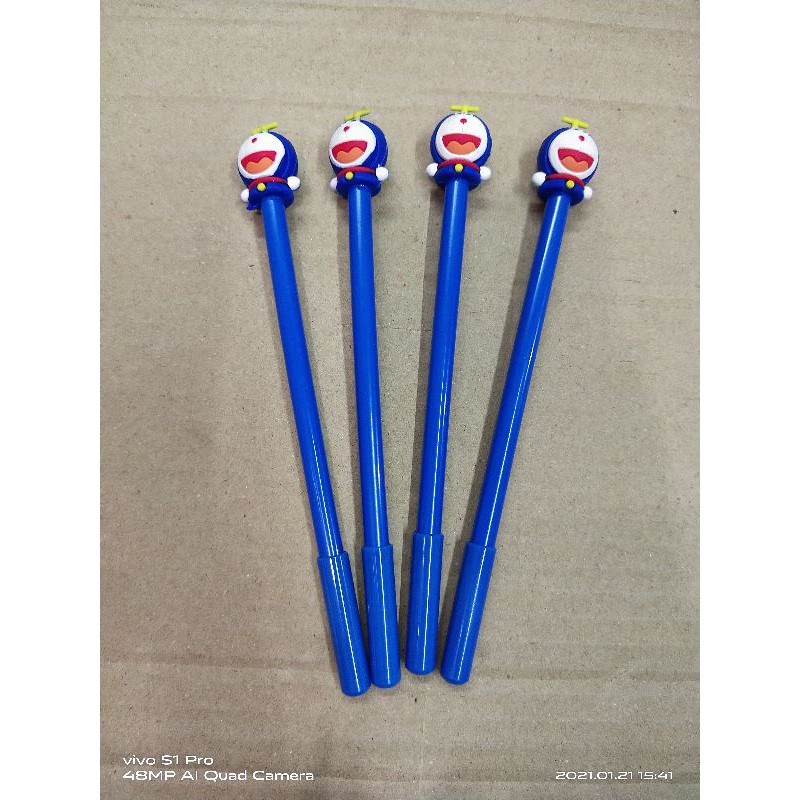 

Pen gel kepala karet bentuk Doraemon baling