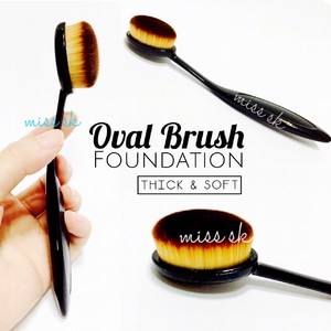 ✨LACIKOSME✨ OVAL FOUNDATION FACE BRUSH ( make up brush )