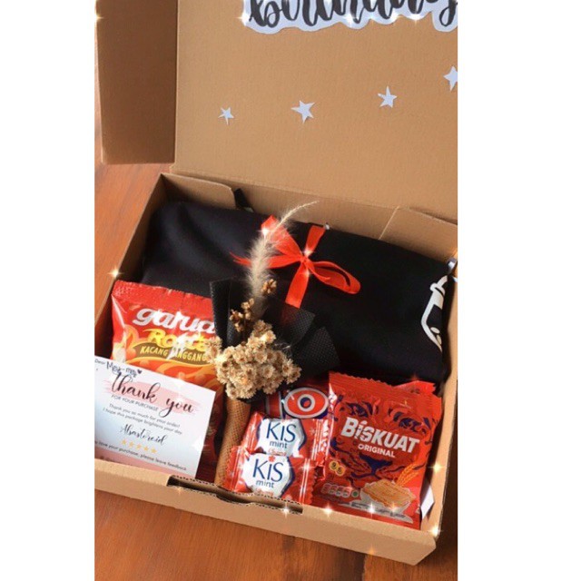 

GIFT BOX BIRTHDAY / GRADUATION / SNACK BOX HAMPERS
