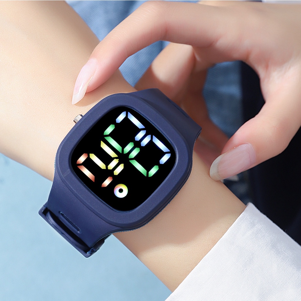 (DG) Jam Tangan Digital Wanita Pria Tahan Air Fashion Watch LED Tampilan Layar Besar Dengan Font Warna-warni M139