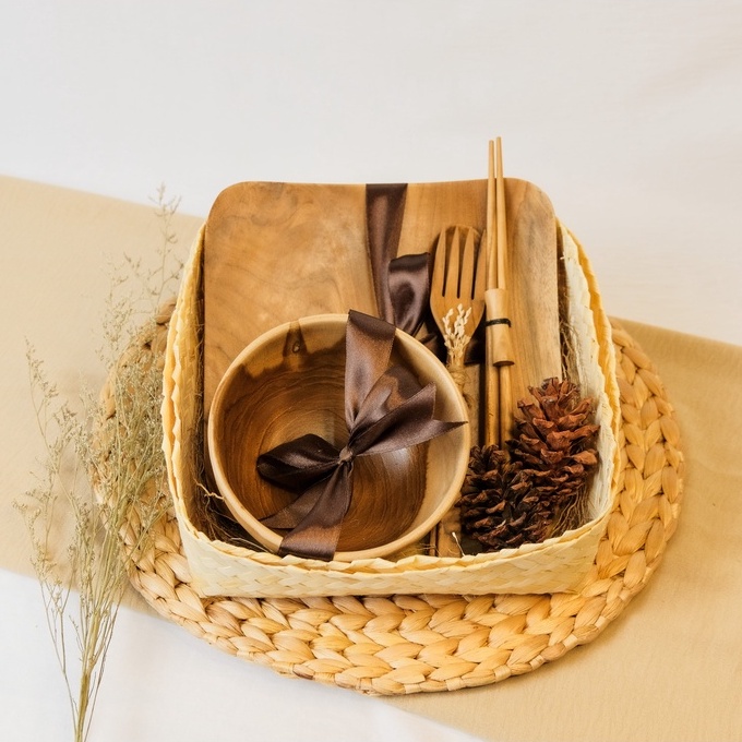 

AKIRA / Hampers Kayu / Hampers Lebaran / Hampers Wedding / Kado Ulang Tahun / Hampers Ramadhan