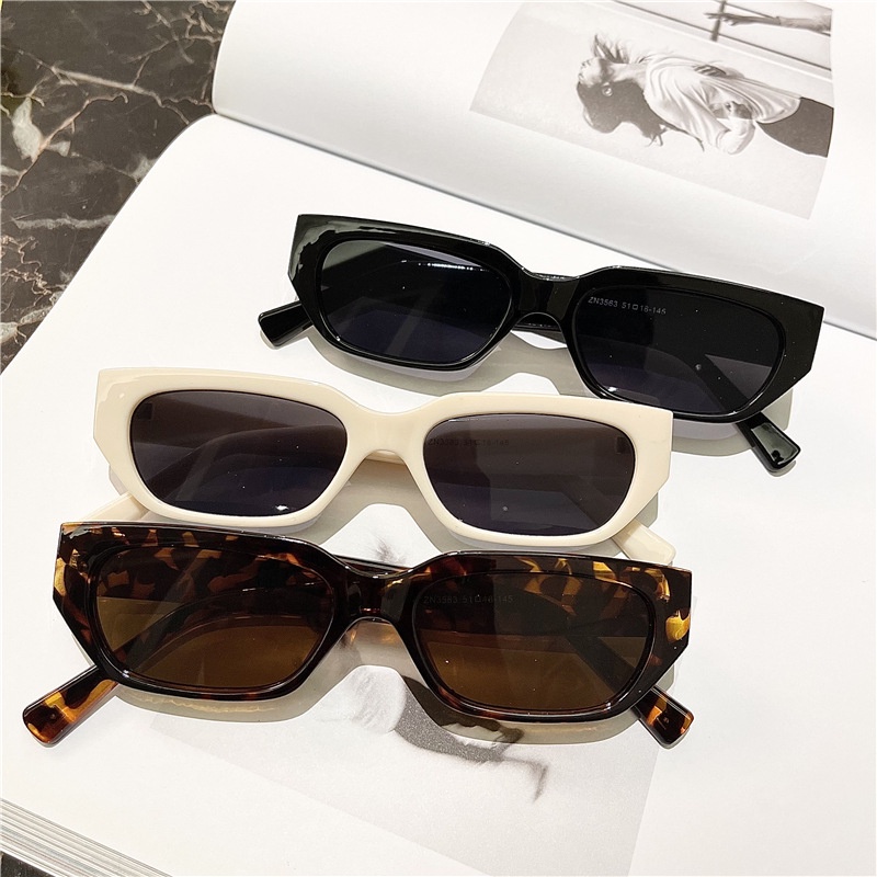 INS Kacamata Hitam Wanita Small Frame Square for Women and Men