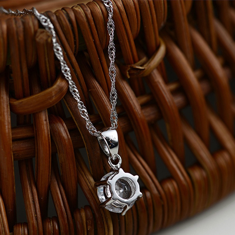 [Ready Stock]Fashion Elegant Personality Silver Plated Diamond Pendant Necklace