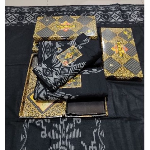 sarung wadimor motif bali 555 hitam terbaru