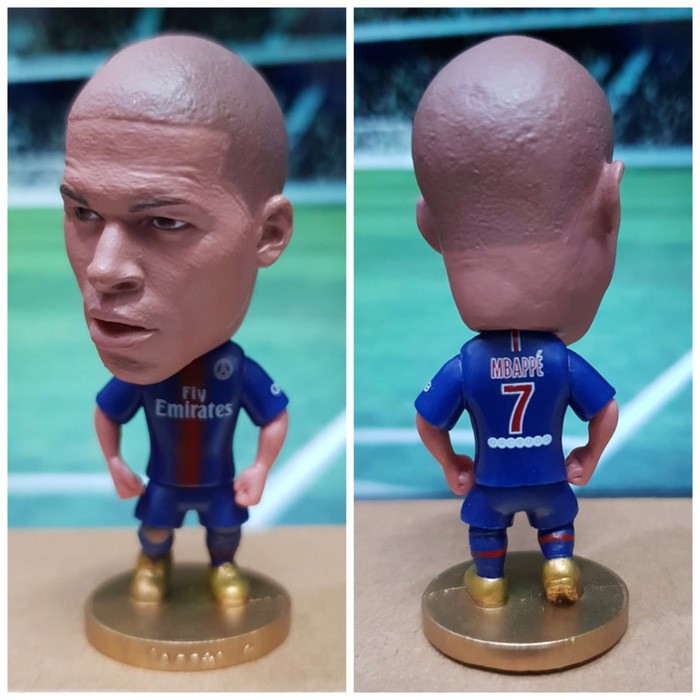 Figure pemain sepak bola Kylian Mbappe