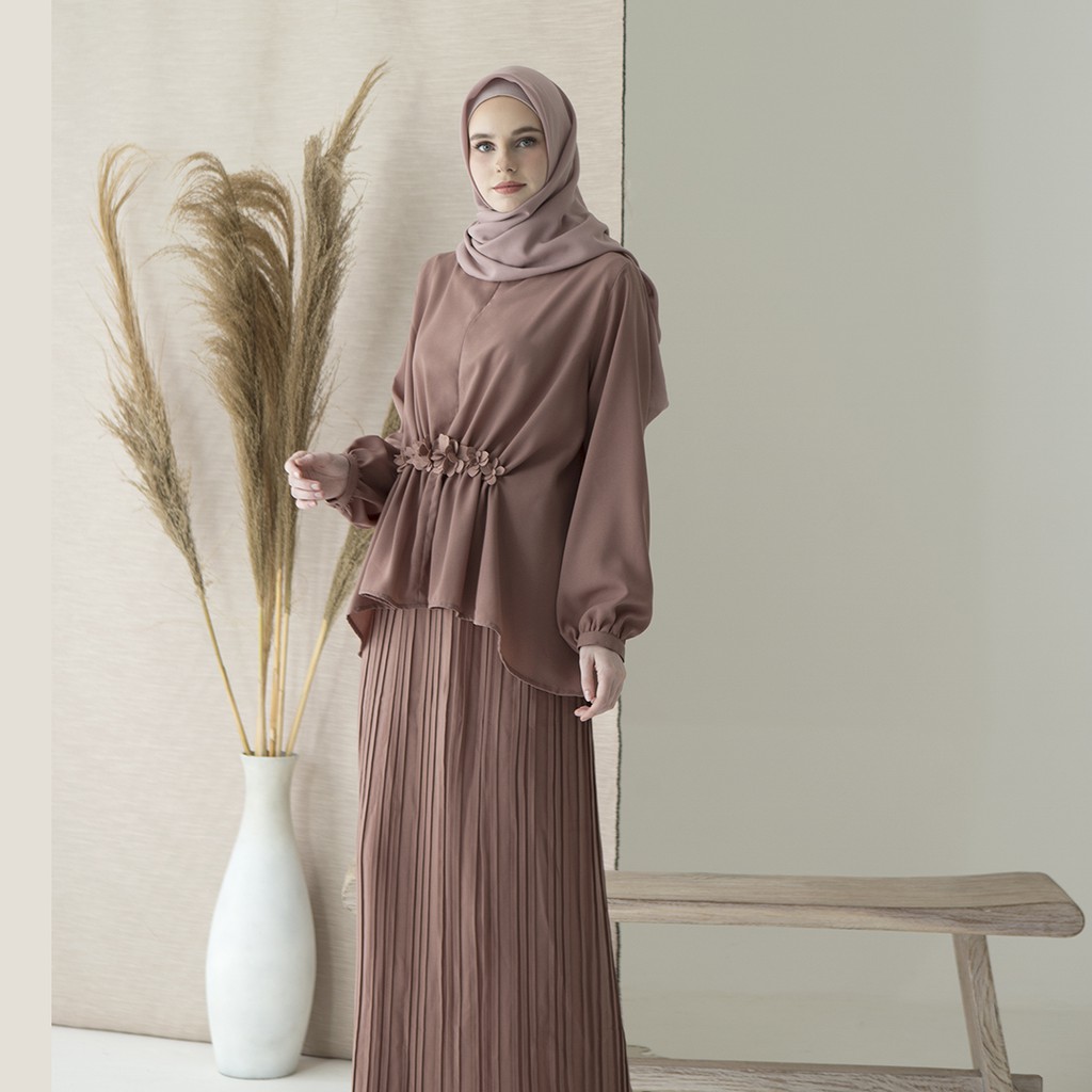 Kamila by Aska Label - Atasan dan stelan warna pink coklat dan navy dengan details bunga dan busui friendly