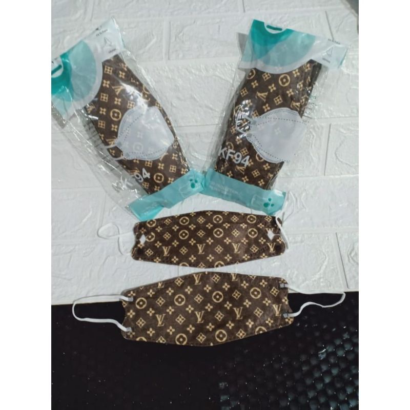Masker KF94 Branded Model LV SUPREME 4 Ply Isi 10 Pcs Original KF94 Mask
