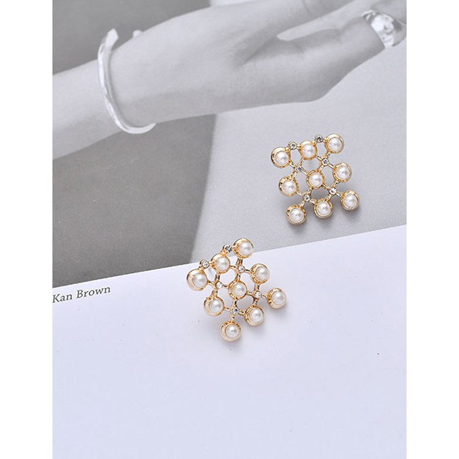 LRC Anting tusuk Fashion Golden Pearl Geometric Cutout Stud Earrings D80660