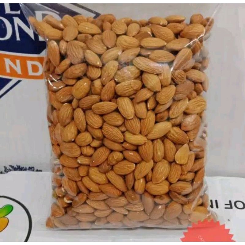 

Raw Whole Almond Nut 1000 gr (Kacang Almond Mentah)