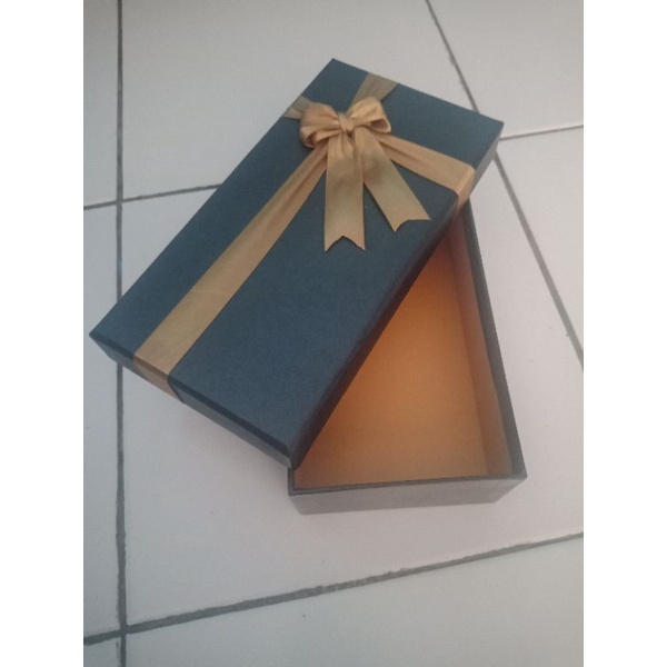 

kotak kado/gift box/hard box 28x10x5cm
