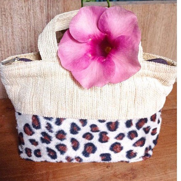 Preloved Tas tangan wanita/ tas belanja/ tas makeup motif leopard