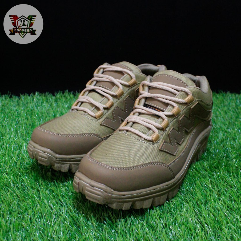Sepatu PDH Pria Safety Ujung Plat  Besi  Sepatu Gunung Anti Air Sepatu Tracking Model CAT