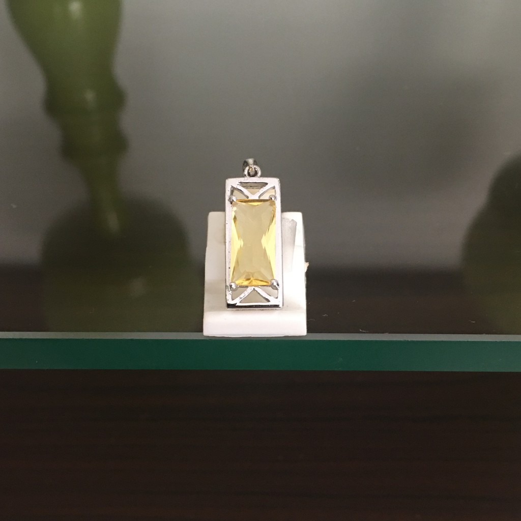 Liontin Perak Dilapisi Emas Putih Dengan Batu Yellow Safir Keren