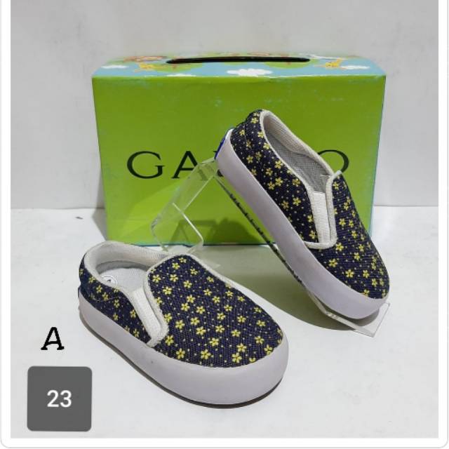 Yongki Gabino Sepatu anak cewek size 24 26 34 warna putih merah abu
