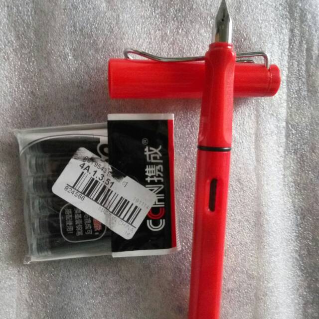 

Pulpen Fountain 0.38mm Bahan Plastik untuk Pelajar
