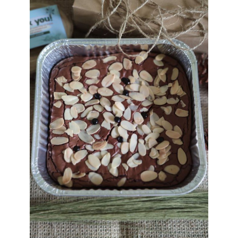 

Brownies Almond ukuran 20*20