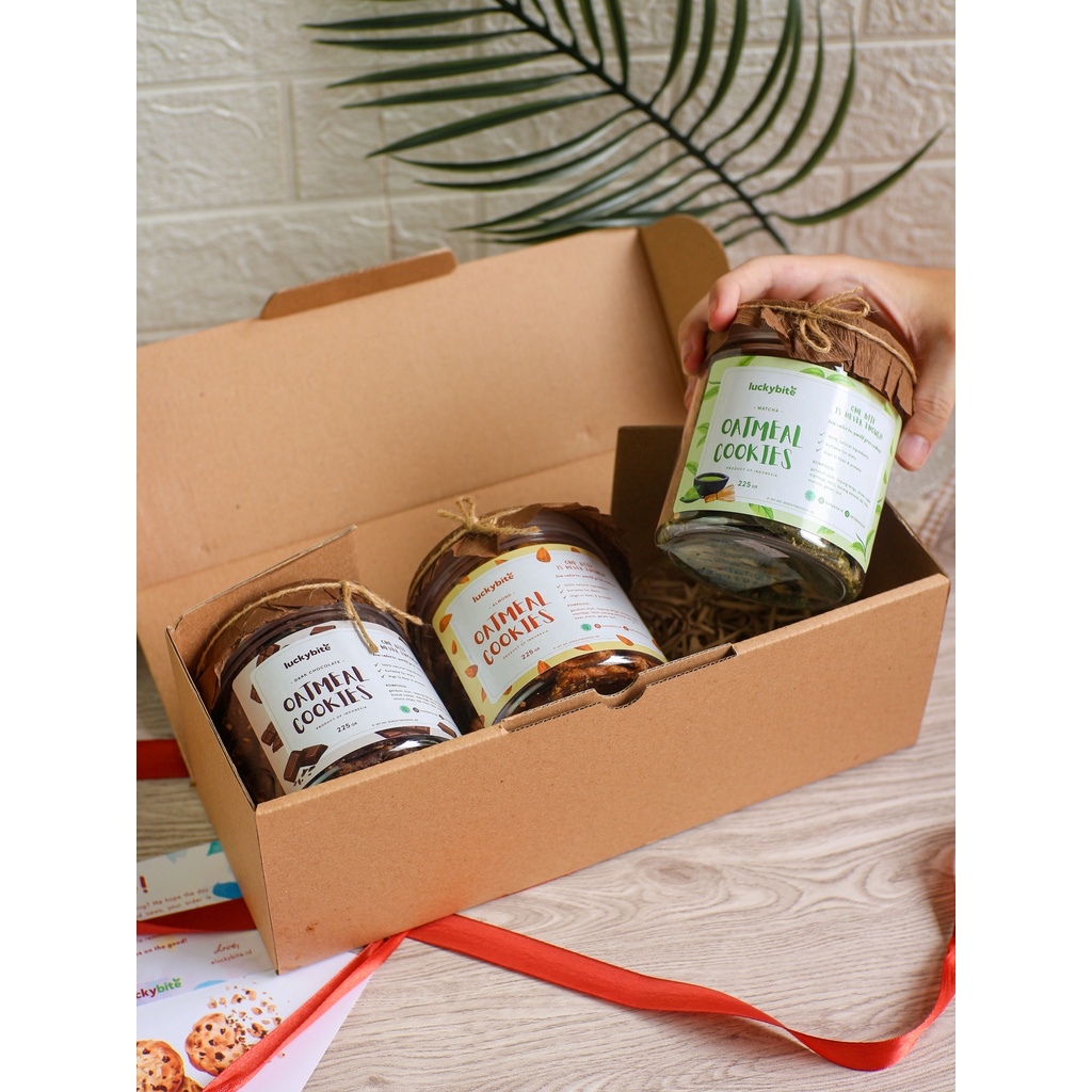 Special Hampers / Gift Box / Kado - Oatmeal Cookies 3 Jar + FREE Greeting Card + Pita + Bubble Wrap - LUCKYBITE