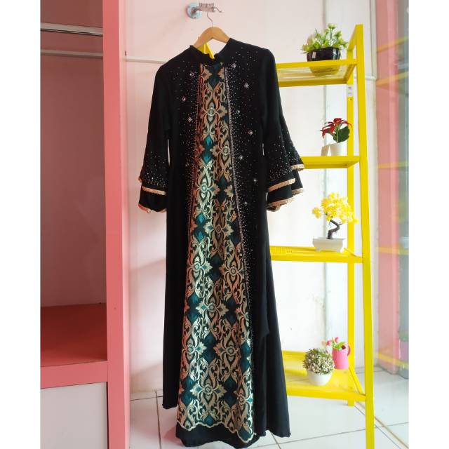 Baju gamis hitam model tangan balon layer