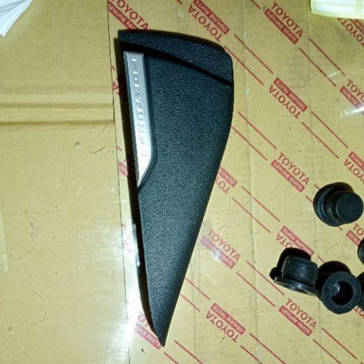 garnish doortrim pintu Toyota Fortuner 2016-2021