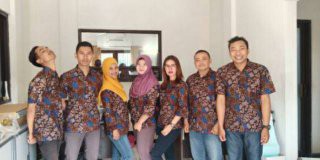Couple Atasan Baju Batik Wanita Dan Pria Motif Abry