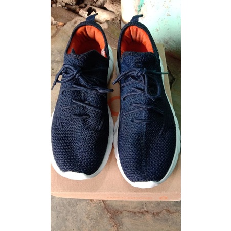 Running Ortuseight Frontier navy/white