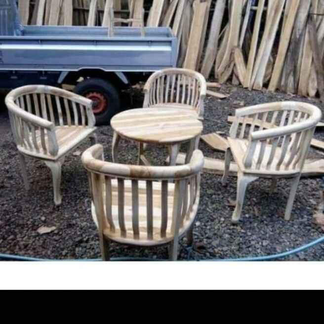 BETAWI 4 KURSI 1 MEJA MENTAHAN